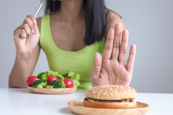 10 Makanan yang Harus Dihindari Saat Diet 10 Makanan yang Harus Dihindari Saat Diet