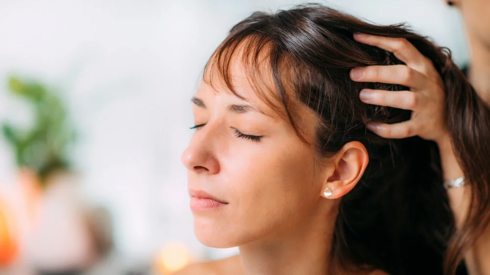Cara Mudah Menjaga Kesehatan Kulit Kepala agar Rambut Tetap Sehat