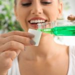 Cara Menggunakan Obat Kumur dengan Benar: 5 Langkah Mudah
