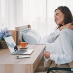 7 Cara Jaga Leher Tetap Sehat saat Kerja dari Rumah