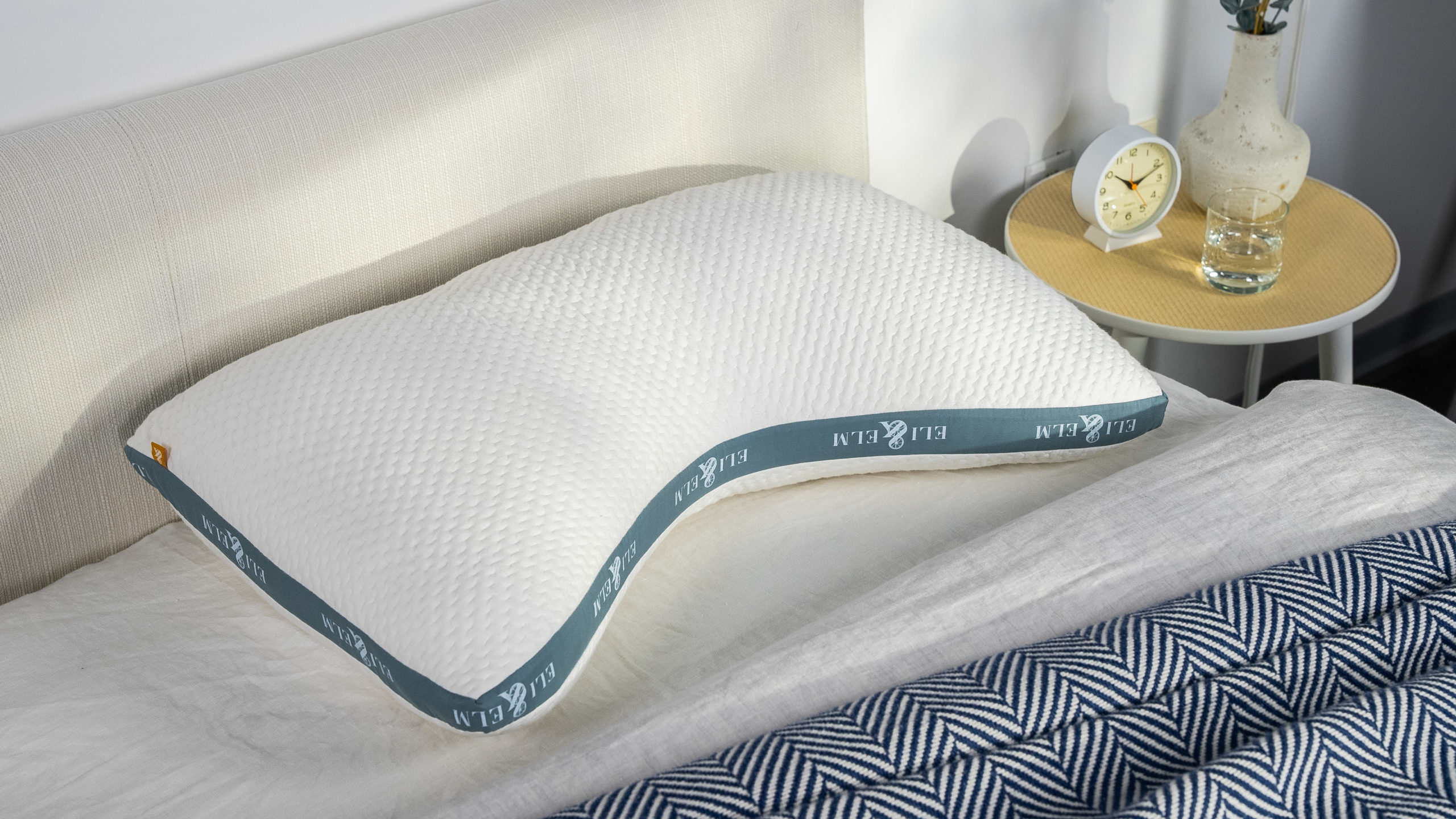 7 Rekomendasi Bantal Leher yang Nyaman dan Sehat