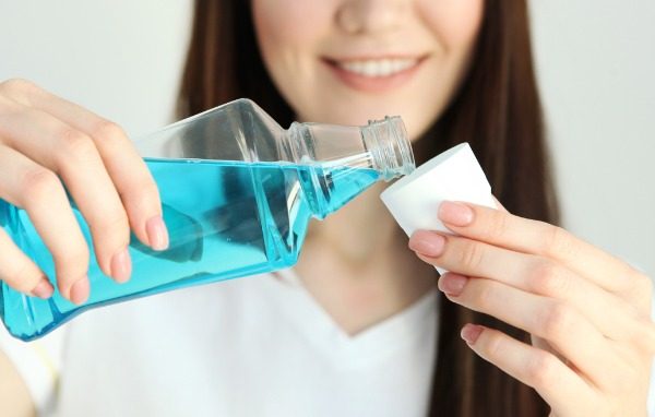 10 Rekomendasi Mouthwash Alami untuk Lidah Lebih Sehat 10 Rekomendasi Mouthwash Alami untuk Lidah Lebih Sehat