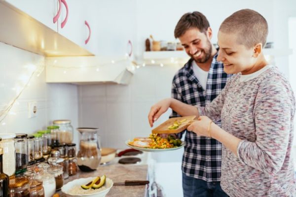 7 Cara Menjaga Nafsu Makan Saat Menjalani Pengobatan Kanker 7 Cara Menjaga Nafsu Makan Saat Menjalani Pengobatan Kanker