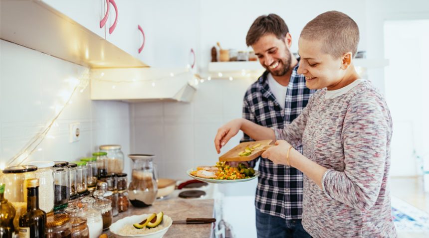 7 Cara Menjaga Nafsu Makan Saat Menjalani Pengobatan Kanker